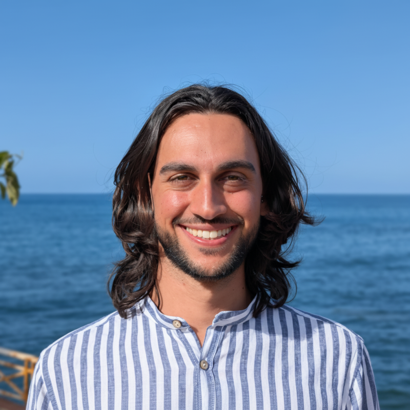 Simone Cosentino headshot